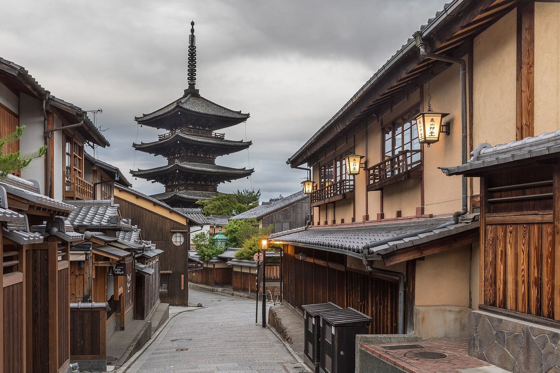 Calle de Kioto con la pagoda de Yasaka